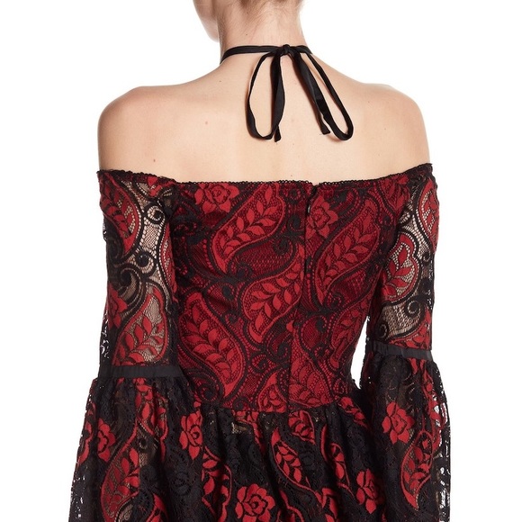 🎉HP🎉R&J Couture Lace Flare Cuff Top - Picture 3 of 8